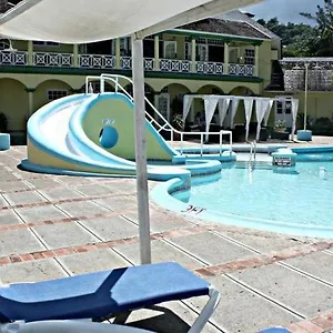 https://private-2-bedroom-beachfront-penthouse-condo-ocho-rios-jamaica.comcaribbean.com